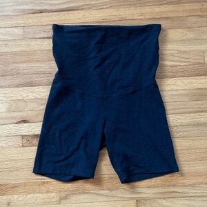 Beyond Yoga Beyond the Bump Spacedye Black Maternity Bike Shorts